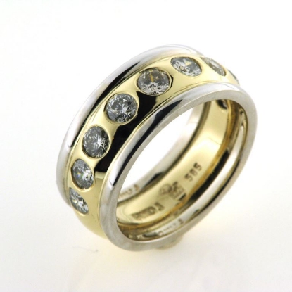 Billede af Ring 2 farvet, br. 8,1 mm., 9 brill. a 0,12 w/vs. 14 kt.