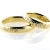 Billede af 1 par ringe, med 3 navne fræset ned i skinne (udvendig gravering) 8 kt.