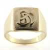 Billede af Herrering med 2 pålod. bogstaver el. monogram, massiv lukket bund, plade 17,5*15,5 mm. 8 kt.