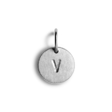 Billede af Jane Kønig Lovetag Medium vedhæng sølv V Billede af Jane Kønig Lovetag Medium vedhæng sølv V