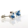 Billede af Ørestik 4 grab. fatning, 2* blå topas (swiss blue) 6,0 mm. 925s.