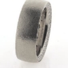 Billede af Ring med 32 brill. a 0,01 w/vs. på en side br. 6 mm. 14 kt. hvg.