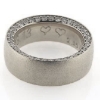 Billede af Ring med 32 brill. a 0,01 w/vs. på en side br. 6 mm. 14 kt. hvg.