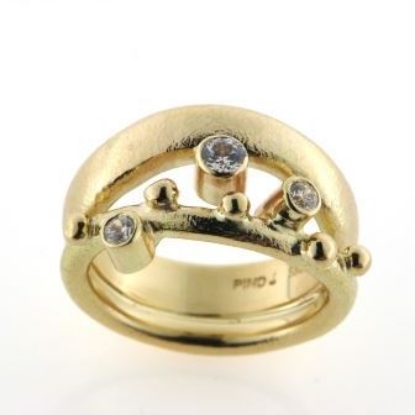 Billede af Ring 3 brill. a 0,15 + 2* 0,06 ct. w/vs. 14 kt.