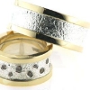 Billede af Ringe 14 kt. + 14 kt. hvg., d-ring 8 mm. med 5 brill. 2* 0,02, 2* 0,03, 1* 0,04 w/vs. herrering 10 mm. bred facon + 36 gr. (prisen er excl. guld)