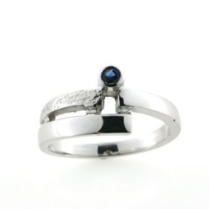 Billede af Ring m. ægte safir 14 kt hvg