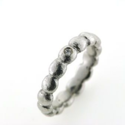 Billede af Ring kugler hele vejen rundt, massiv, brill. 0,03 w/vs. str. -59. 14 kt. hvg.