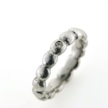 Billede af Ring kugler hele vejen rundt, massiv, brill. 0,03 w/vs. str. -59. 14 kt. hvg. Billede af Ring kugler hele vejen rundt, massiv, brill. 0,03 w/vs. str. -59. 14 kt. hvg.
