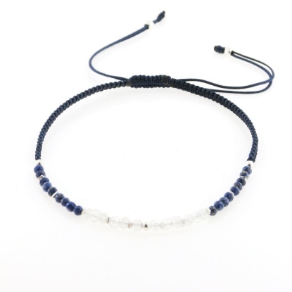 Billede af By Pind Colorful knyttet armbånd mørkeblå lapis og månesten sten og sølv kugler