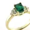 Billede af Ring med smaragd ca. 7*5 mm. og 6 brillanter a 0,04 w/vs. 14 kt.