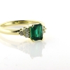 Billede af Ring med smaragd ca. 7*5 mm. og 6 brillanter a 0,04 w/vs. 14 kt.