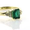 Billede af Ring med smaragd ca. 7*5 mm. og 6 brillanter a 0,04 w/vs. 14 kt.