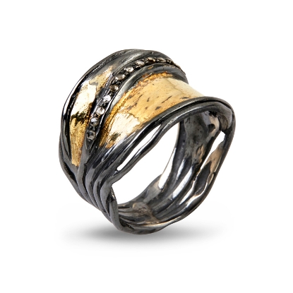 Billede af By Birdie Nebula Pavé Slim ring sort rhodineret sølv m.14kt guldpynt og m. ialt 0,25 ct diamanter (str. 52-60)