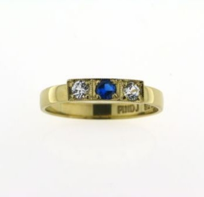 Billede af Ring m carre fatn. m. 3 * syn. stene. a 3,0 mm. 8 kt.