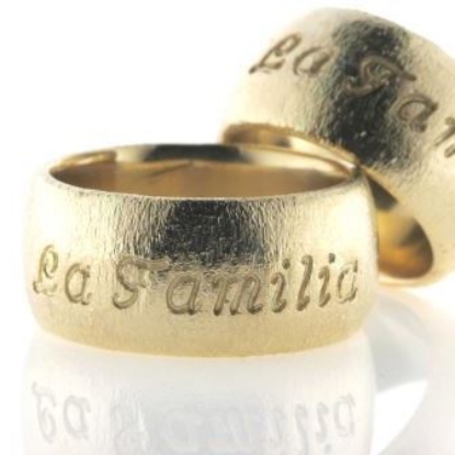 Billede af 1 par ringe, nedfræset "La Familia" 14 kt. 