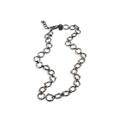 Billede af By Birdie Orion Tiny halskæde sort rhodineret sølv m. 14 kt hamret plader 45+4cm
