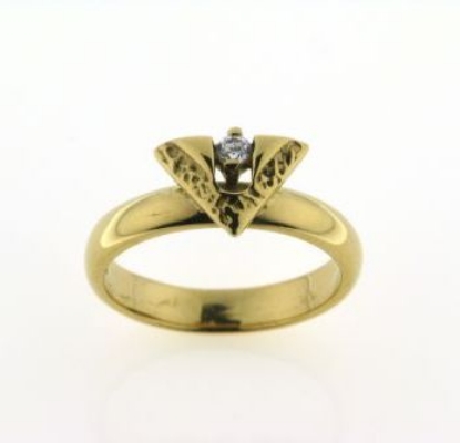 Vis detaljer for Ring, trekantet pynt. syn. sten 14 kt. Billede af Ring, trekantet pynt. syn. sten 14 kt.