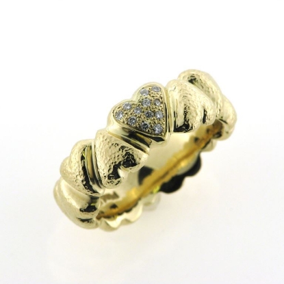 Billede af Ring hjerter (hjertering) hamret overflade, 1. hjerte fattet med 12 brill. 14 kt.