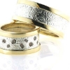 Billede af Ringe 14 kt. + 14 kt. hvg., d-ring 8 mm. med 5 brill. 2* 0,02, 2* 0,03, 1* 0,04 w/vs. herrering 10 mm. bred