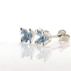 Billede af Ørestik 4 grab. fatning, 2* blå topas (sky blue) 6,0 mm. 925s.