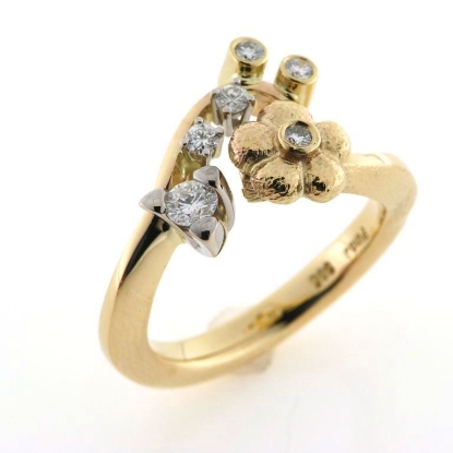 Billede af Ring unika, hyldeblomst og brillanter 14 kt.