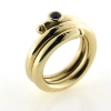 Billede af Ring spiral snoet, isat 3 mm. blå safir, 3 mm. tråd 14 kt.