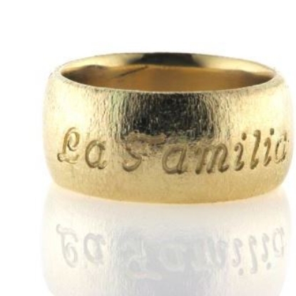 Billede af 1 ring, nedfræset "La Familia" 14 kt. 