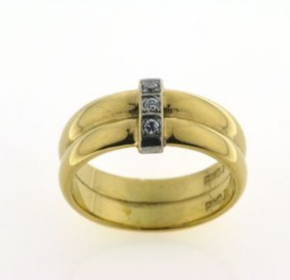 Billede af Ringe, 2 Ringe 14 kt. loddet fast sammen, påloddet bånd 14 kt. hvg., isat 3 brill. a 0,02 w/vs.  