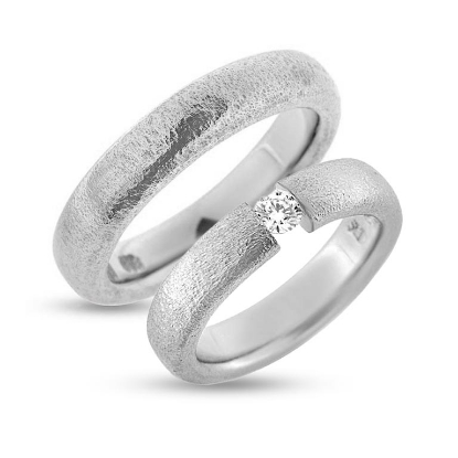 Billede af Vielses/ forlovelsesringe, flying diamond, 0,12 w/vs. 14 kt. hvg.