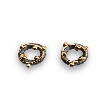 Billede af By Birdie Zeus Small ørestikkere sort rhodineret sølv m.14kt kugler