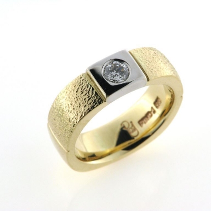 Billede af Ring 2 farvet, br. 5,8 mm., brill. 0,20 w/vs. 14 kt.