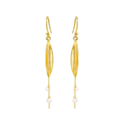 Billede af Susanne Friis Bjørner øreringe forgyldt sølv bøjle m. ferskvandsperler