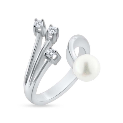 Billede af Ring med sv. perle 6½-7 mm. og 3 brill. a 0,04 w/vs. 18 kt. hvg.