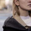 Billede af Jane Kønig Ringlet ørering sølv forgyldt (1stk) højre