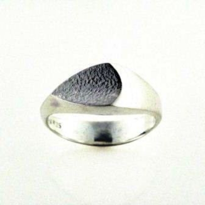 Billede af Ring m. rå fordybning 925s.