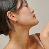Billede af ENAMEL Copenhagen Organic Arena Medium øreringe forgyldt sølv