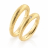 Billede af Forlovelsesringe, massiv 'bølget' hmf overflade, D-ring brill. 0,03 w/vs. 14 kt.