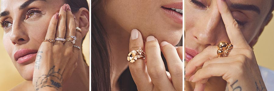 Mads Z ringe i guld. Flere ringe på fingrene heriblandt Fleur ringen i guld og Biggest Ball ringene i guld.